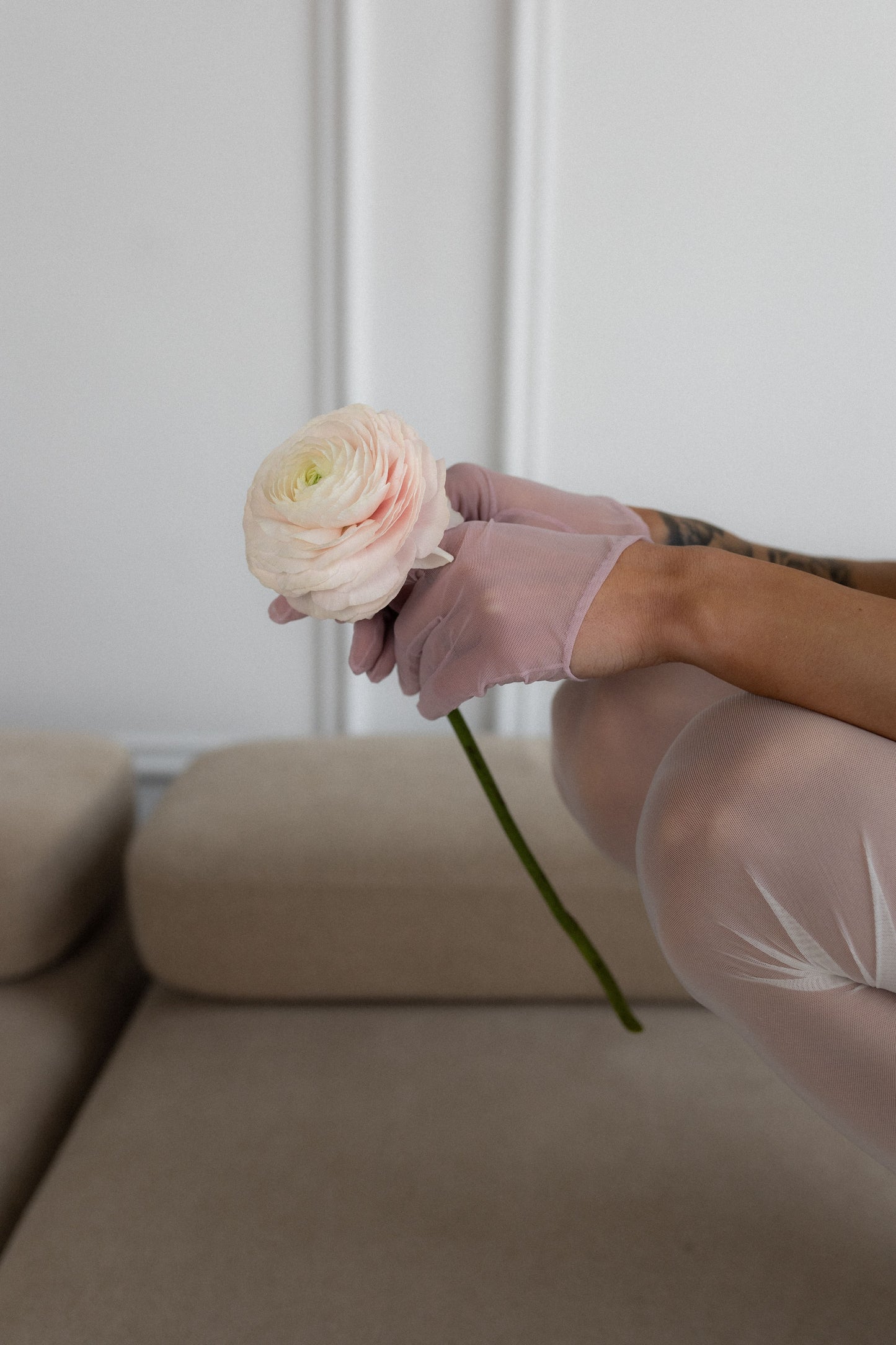 ROMANTIC GLOVES