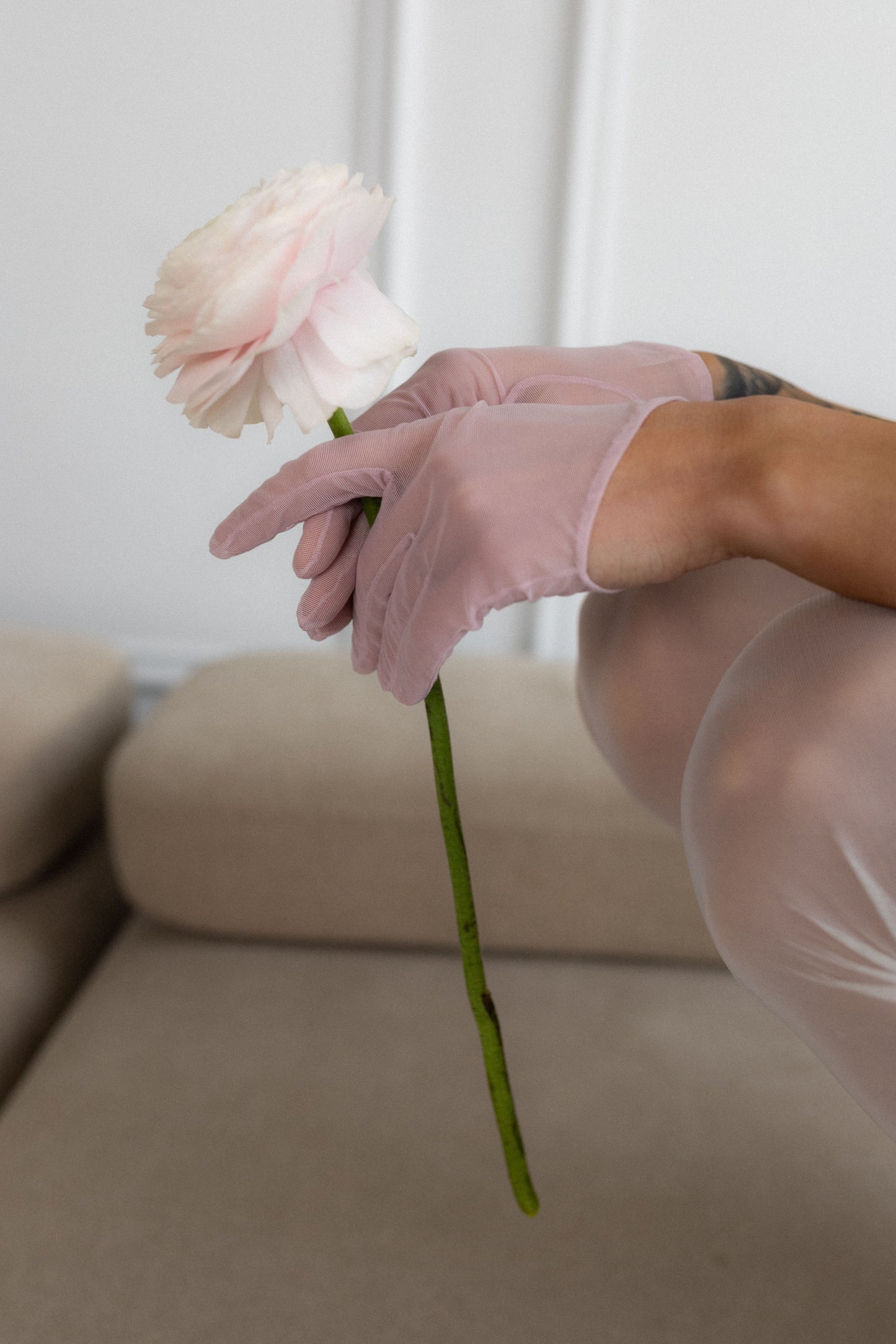 ROMANTIC GLOVES