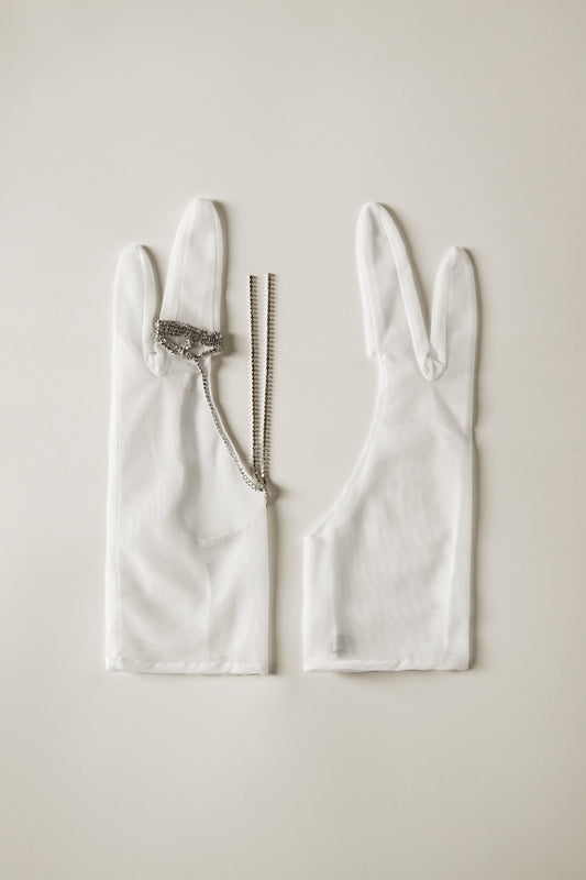 STUNNING WHITE GLOVES