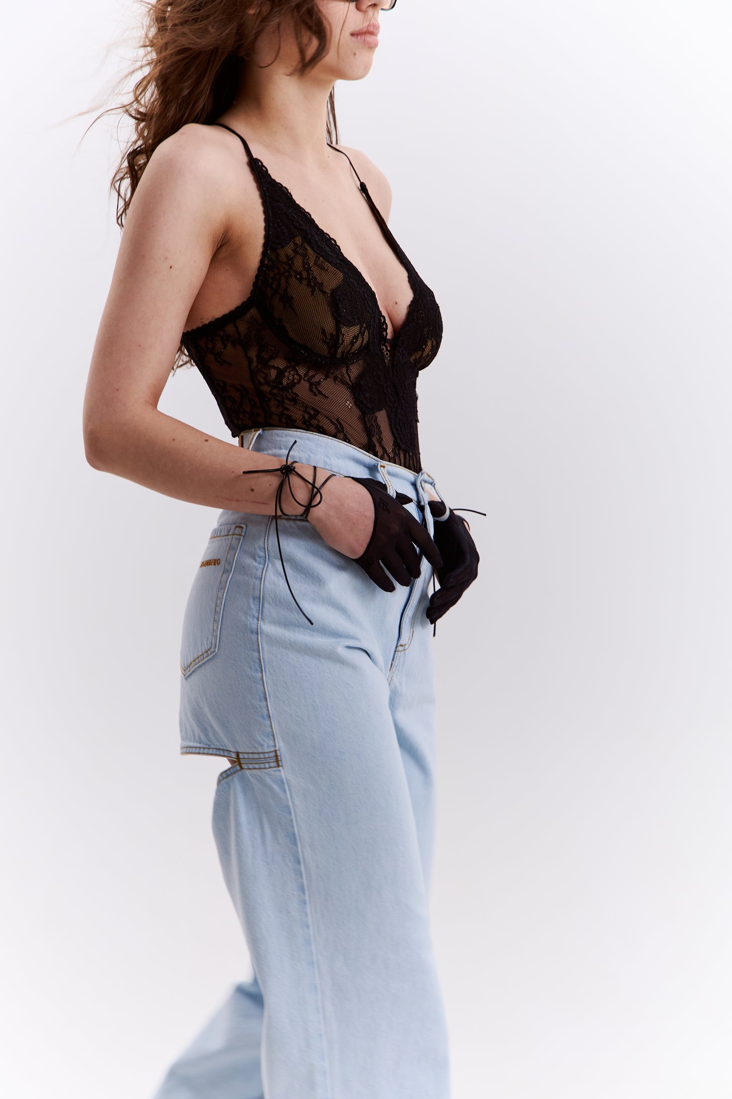 TIE-BLACK GLOVES